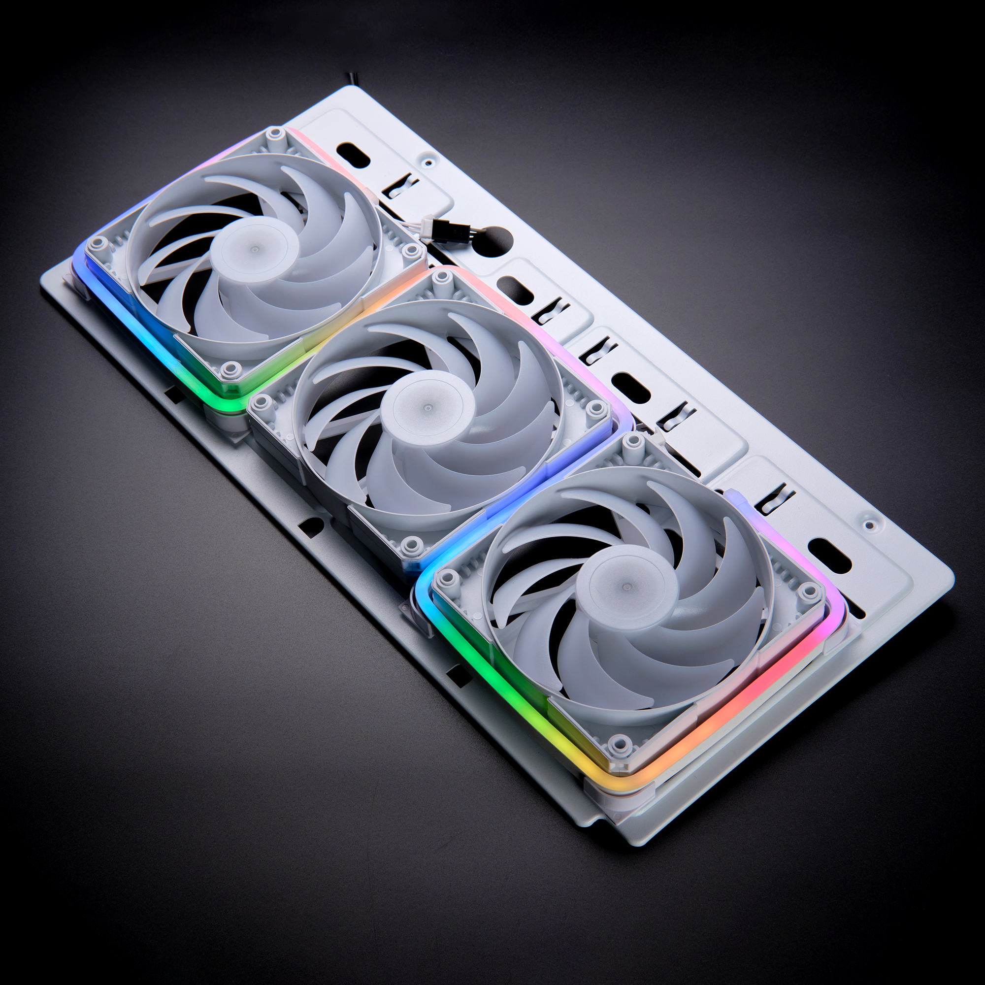 PHANTEKS NEON DIGITAL RGB LED STRIP 550MM WHITE thumbnail 3