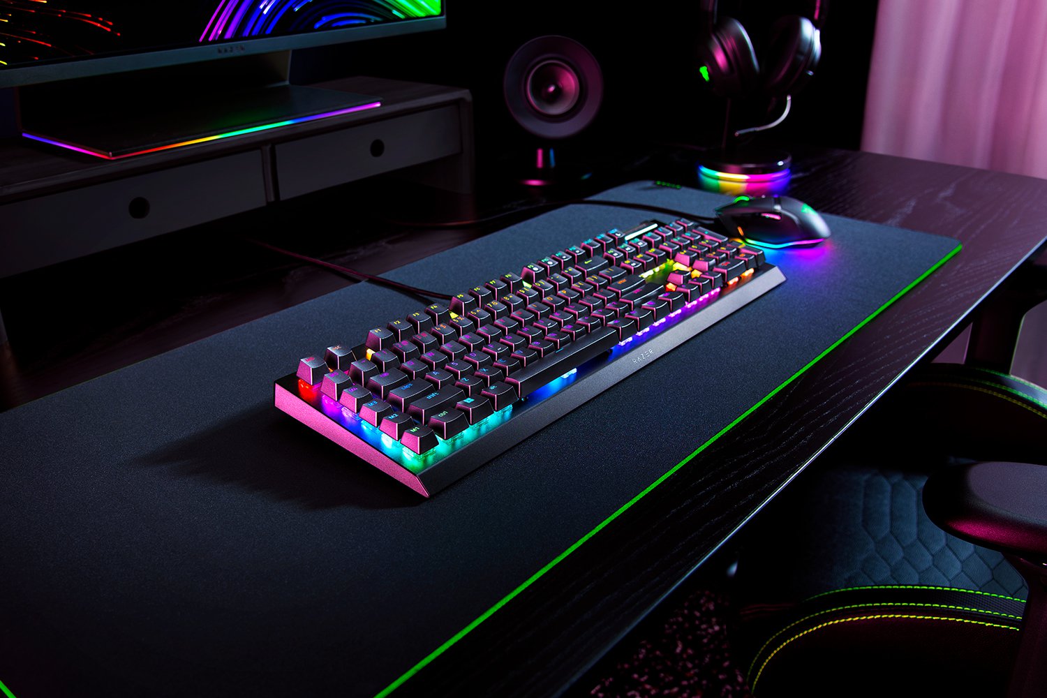 RAZER BLACKWIDOW V4 X GAMING KEYBOARD GREEN SWITCH thumbnail 2