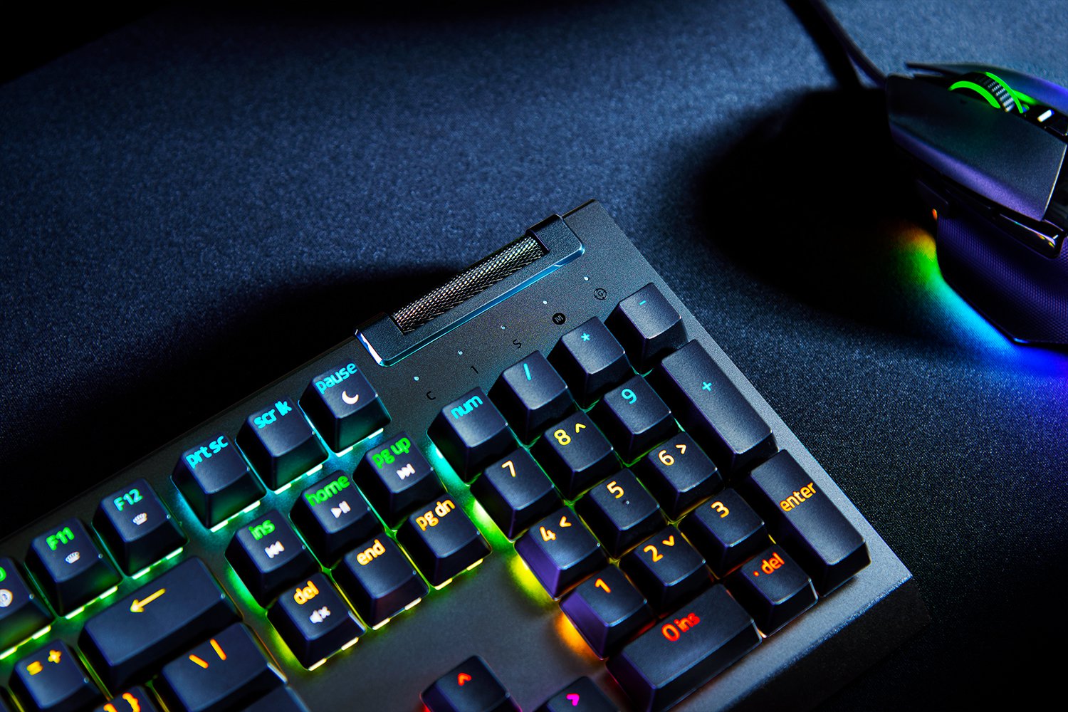 RAZER BLACKWIDOW V4 X GAMING KEYBOARD YELLOW SWITCH thumbnail 5
