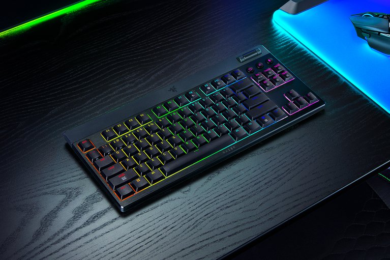 RAZER BLACKWIDOW V4 LOW-PROFI TKL HYPERSPEED OR